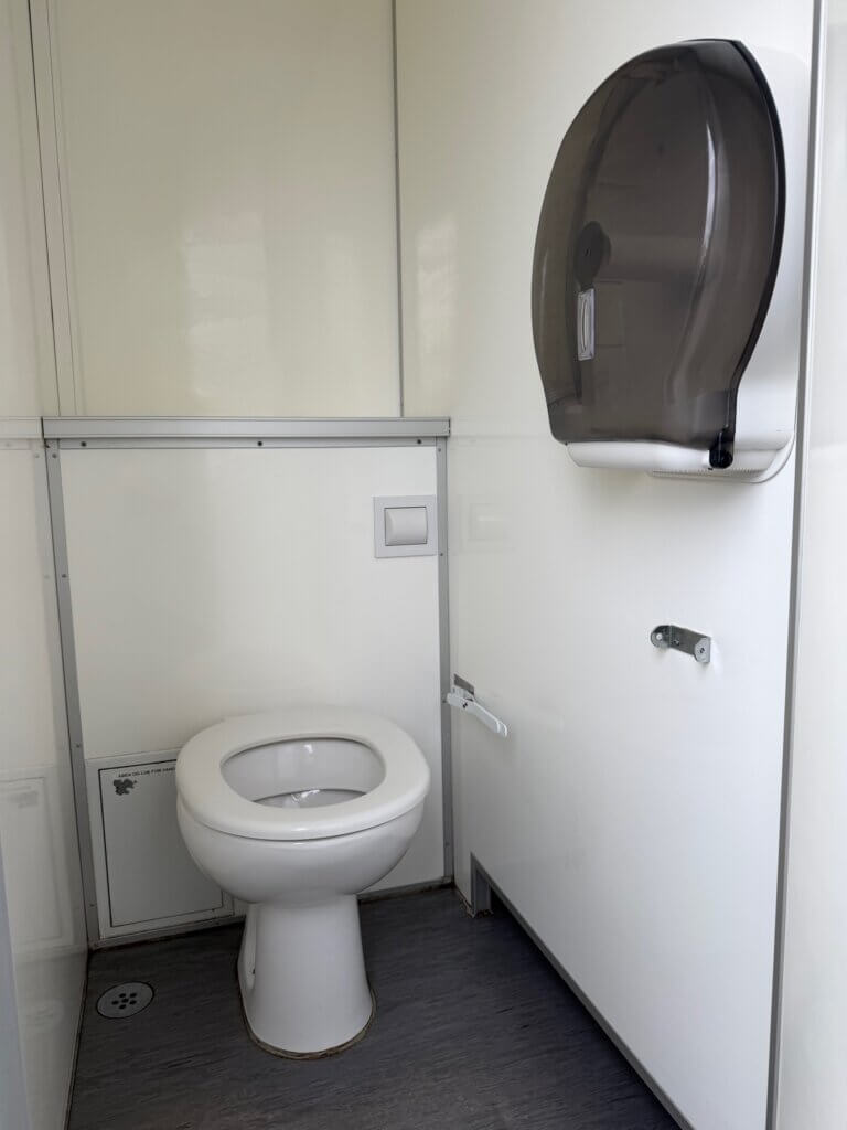 Stor toiletvogn