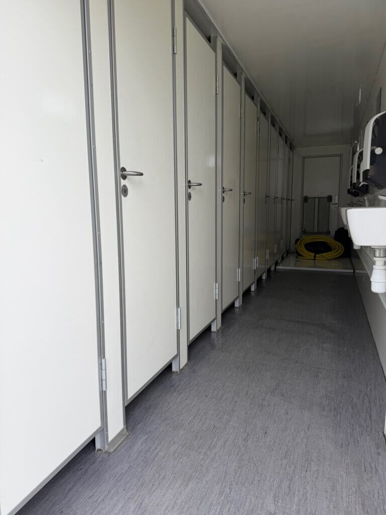 Stor toiletvogn